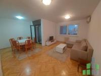 Se izdava namesten stan vo Skopje, Kapishtec so povrshina od 64 m2.
 Ekstra: Klima, Centralno Parno, Lift, Renoviran.
 Cena: 330 EUR