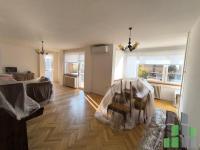 Se izdava prazen kancelariski prostor vo Skopje, Centar so povrshina od 119 m2.
 Ekstra: Klima, Centralno Parno, Kujnski elementi, Kujnski aparati.
 Cena: 900 EUR