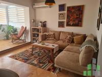 Se izdava namesten stan vo Skopje, Centar so povrshina od 100 m2.
 Ekstra: Klima, Centralno Parno, Lift.
 Cena: 740 EUR