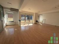 Se izdava prazen kancelariski prostor vo Skopje, Centar so povrshina od 200 m2.
 Ekstra: Klima, Sopstveno parno.
 Cena: 1500 EUR