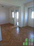 Se izdava prazen kancelariski prostor vo Skopje, Centar so povrshina od 81 m2.
 Ekstra: Klima, Centralno Parno, Lift, Parking.
 Cena: 300 EUR