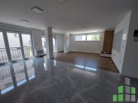 Se izdava prazen kancelariski prostor vo Skopje, Centar so povrshina od 260 m2.
 Ekstra: Klima, Greenje na struja.
 Cena: 3000 EUR