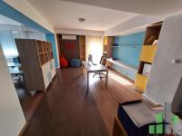 Se izdava prazen kancelariski prostor vo Skopje, Kapishtec so povrshina od 112 m2.
 Ekstra: Klima, Centralno Parno, Lift.
 Cena: 600 EUR