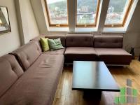 Se izdava namesten stan vo Skopje, Centar - Univerzalna Sala so povrshina od 40 m2.
 Ekstra: Klima, Centralno Parno, Lift, Nova Zgrada.
 Cena: 360 EUR