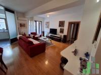 Se izdava namesten stan vo Skopje, Debar Maalo so povrshina od 80 m2.
 Ekstra: Klima, Centralno Parno, Lift, Nova Zgrada, Garaza.
 Cena: 660 EUR