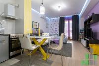 Se izdava namesten stan vo Skopje, Kisela Voda so povrshina od 31 m2.
 Ekstra: Klima, Centralno Parno, Lift, Nova Zgrada.
 Cena: 350 EUR