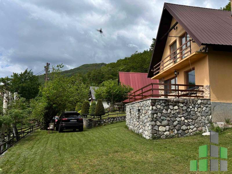 Се продава Куќа во Маврово - L1076