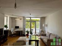 Se izdava namesten stan vo Skopje, Centar so povrshina od 63 m2.
 Ekstra: Klima, Centralno Parno, Lift.
 Cena: 430 EUR