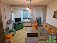 Se izdava namesten stan vo Skopje, Centar so povrshina od 45 m2.
 Ekstra: Klima, Centralno Parno, Lift, Nova Zgrada.
 Cena: 370 EUR