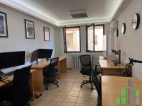 Se izdava namesten kancelariski prostor vo Skopje, Centar - Univerzalna Sala so povrshina od 41 m2.
 Ekstra: Klima, Centralno Parno, Lift, Nova Zgrada.
 Cena: 350 EUR