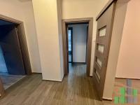 Se izdava prazen kancelariski prostor vo Skopje, Centar so povrshina od 71 m2.
 Ekstra: Klima, Greenje na struja.
 Cena: 750 EUR