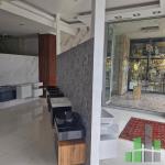 Se prodava  lokal vo Skopje, Centar so povrshina od 326 m2.
 Ekstra: Klima.
 Cena: 888000 EUR