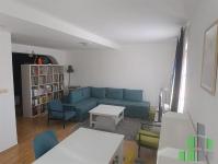 Se prodava  stan vo Skopje, Centar so povrshina od 86 m2.
 Ekstra: Klima, Centralno Parno.
 Cena: 135000 EUR