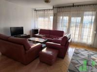 Se izdava namesten stan vo Skopje, Kapishtec so povrshina od 90 m2.
 Ekstra: Klima, Centralno Parno, Lift.
 Cena: 500 EUR