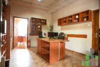 Se izdava namesten kancelariski prostor vo Skopje, Aerodrom - Nova Zeleznichka so povrshina od 34 m2.
 Ekstra: Klima, Greenje na struja, Parking.
 Cena: 300 EUR