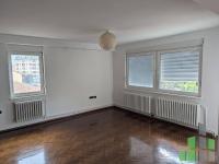 Se izdava prazen kancelariski prostor vo Skopje, Centar so povrshina od 105 m2.
 Ekstra: Klima, Sopstveno parno.
 Cena: 600 EUR