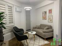 Se izdava namesten stan vo Skopje, Centar so povrshina od 40 m2.
 Ekstra: Klima, Sopstveno parno, Lift, Nova Zgrada.
 Cena: 500 EUR