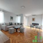 Se prodava  stan vo Skopje, Centar so povrshina od 54 m2.
 Ekstra: Klima, Centralno Parno, Lift.
 Cena: 140000 EUR