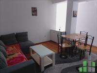 Se izdava namesten stan vo Skopje, Avtokomanda so povrshina od 40 m2.
 Ekstra:.
 Cena: 300 EUR