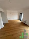 Se izdava prazen kancelariski prostor vo Skopje, Centar so povrshina od 560 m2.
 Ekstra: Klima, Sopstveno parno, Nova Zgrada, Parking.
 Cena: 0 EUR