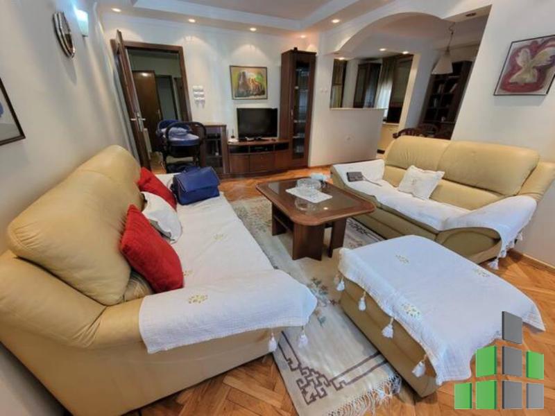 Се продава Стан во Дебар Маало - J4532