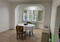 Se izdava prazen kancelariski prostor vo Skopje, Debar Maalo so povrshina od 95 m2.
 Ekstra: Klima, Centralno Parno, Renoviran, Parking.
 Cena: 600 EUR