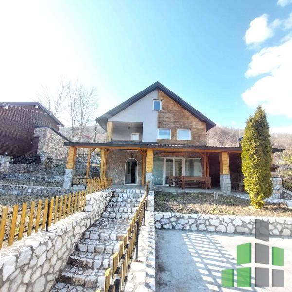 Се продава Куќа во Маврово - L1097