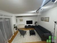 Se izdava namesten stan vo Skopje, Centar - Univerzalna Sala so povrshina od 77 m2.
 Ekstra: Klima, Centralno Parno, Parking.
 Cena: 500 EUR