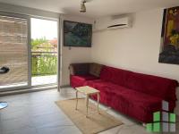 Se izdava namesten stan vo Skopje, Debar Maalo so povrshina od 55 m2.
 Ekstra: Klima, Greenje na struja.
 Cena: 350 EUR