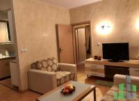 Se izdava namesten stan vo Skopje, Centar so povrshina od 52 m2.
 Ekstra: Klima, Centralno Parno, Lift, Nova Zgrada.
 Cena: 350 EUR