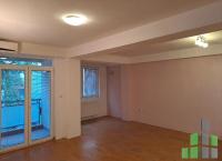 Se izdava prazen kancelariski prostor vo Skopje, Centar - Univerzalna Sala so povrshina od 65 m2.
 Ekstra: Klima, Centralno Parno, Lift, Nova Zgrada, Garaza.
 Cena: 330 EUR