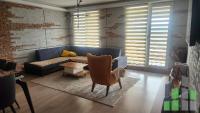 Se izdava namesten stan vo Skopje, Aerodrom so povrshina od 165 m2.
 Ekstra: Klima, Centralno Parno, Lift, Nova Zgrada, Parking.
 Cena: 1200 EUR