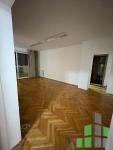 Se izdava prazen kancelariski prostor vo Skopje, Centar so povrshina od 75 m2.
 Ekstra: Klima, Centralno Parno, Lift, Nova Zgrada, Parking.
 Cena: 500 EUR