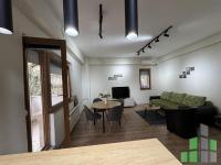Se izdava namesten stan vo Skopje, Centar - Univerzalna Sala so povrshina od 47 m2.
 Ekstra: Klima, Centralno Parno, Parking.
 Cena: 450 EUR