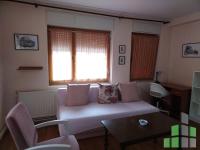 Se izdava namesten stan vo Skopje, Debar Maalo so povrshina od 40 m2.
 Ekstra: Klima, Sopstveno parno.
 Cena: 380 EUR