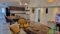 Se izdava namesten stan vo Skopje, Debar Maalo so povrshina od 100 m2.
 Ekstra: Klima, Greenje na struja.
 Cena: 1050 EUR