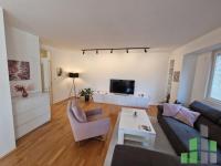 Se izdava namesten stan vo Skopje, Centar so povrshina od 109 m2.
 Ekstra: Klima, Centralno Parno, Lift, Nova Zgrada, Garaza.
 Cena: 990 EUR