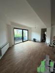 Se izdava prazen kancelariski prostor vo Skopje, Debar Maalo so povrshina od 78 m2.
 Ekstra: Klima, Centralno Parno, Lift, Nova Zgrada.
 Cena: 700 EUR