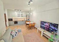 Se izdava namesten stan vo Skopje, Michurin so povrshina od 57 m2.
 Ekstra: Klima, Centralno Parno, Lift, Nova Zgrada, Parking.
 Cena: 500 EUR