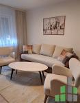 Se izdava namesten stan vo Skopje, Centar so povrshina od 50 m2.
 Ekstra: Klima, Centralno Parno, Lift.
 Cena: 500 EUR