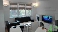Se izdava namesten stan vo Skopje, Debar Maalo so povrshina od 50 m2.
 Ekstra: Klima, Greenje na struja, Lift, Parking.
 Cena: 420 EUR