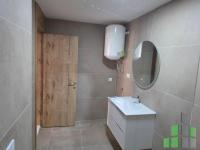 Se izdava prazen stan vo Skopje, Centar - Univerzalna Sala so povrshina od 55 m2.
 Ekstra: Klima, Centralno Parno, Lift, Nova Zgrada, Kujnski elementi, Kujnski aparati, Garaza.
 Cena: 550 EUR