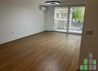 Se izdava prazen kancelariski prostor vo Skopje, Debar Maalo so povrshina od 102 m2.
 Ekstra: Klima, Centralno Parno, Lift, Garaza, Kujnski elementi, Kujnski aparati.
 Cena: 850 EUR