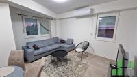 Se izdava namesten stan vo Skopje, Kozle so povrshina od 50 m2.
 Ekstra: Klima, Greenje na struja, Lift.
 Cena: 380 EUR