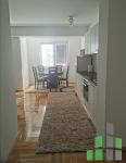 Se izdava namesten stan vo Skopje, Centar so povrshina od 90 m2.
 Ekstra: Klima, Centralno Parno, Lift.
 Cena: 600 EUR