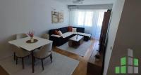 Se izdava namesten stan vo Skopje, Centar so povrshina od 58 m2.
 Ekstra: Klima, Centralno Parno, Lift.
 Cena: 450 EUR
