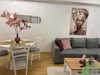 Se izdava namesten stan vo Skopje, Kisela Voda so povrshina od 54 m2.
 Ekstra: Klima, Greenje na struja, Lift.
 Cena: 400 EUR