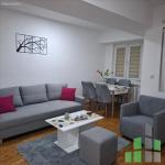 Se izdava namesten stan vo Skopje, Aerodrom so povrshina od 48 m2.
 Ekstra: Klima, Centralno Parno, Lift, Garaza.
 Cena: 360 EUR