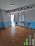 Se izdava prazen kancelariski prostor vo Skopje, Kisela Voda so povrshina od 90 m2.
 Ekstra: Klima, Sopstveno parno, Lift, Nova Zgrada.
 Cena: 450 EUR