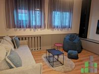Se izdava namesten stan vo Skopje, Centar so povrshina od 27 m2.
 Ekstra: Klima, Centralno Parno, Lift.
 Cena: 300 EUR